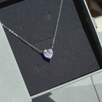 Srebrny łańcuszek z moissanitem „Mon Amour“