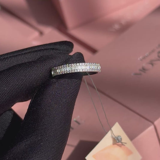 Srebrny pierścionek z moissanitami „Triple Diamond”