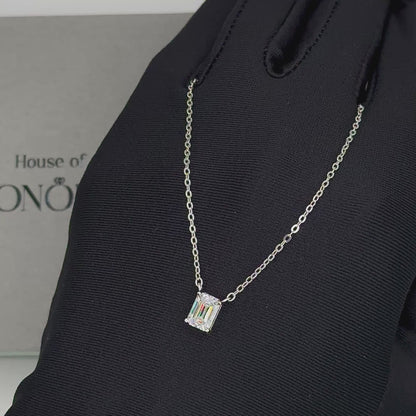Srebrny łańcuszek z moissanitem „Emerald”