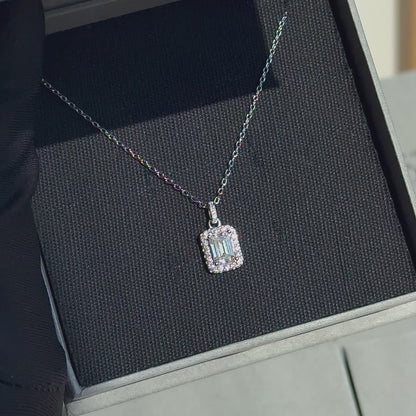 Srebrny łańcuszek z moissanitem „Lumière”