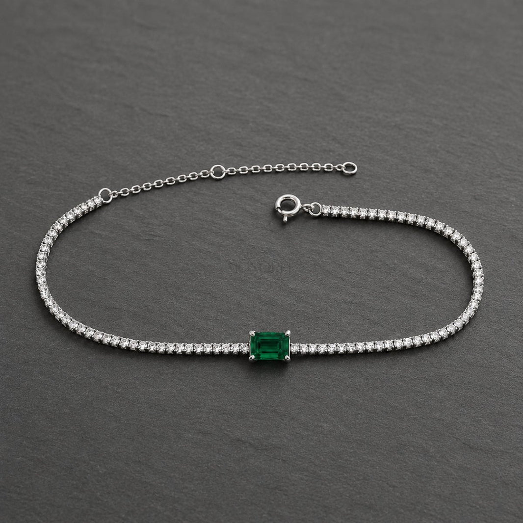 Srebrna bransoletka tenisowa z zielonym kryształem „Green Emerald Cut” - MONOREE