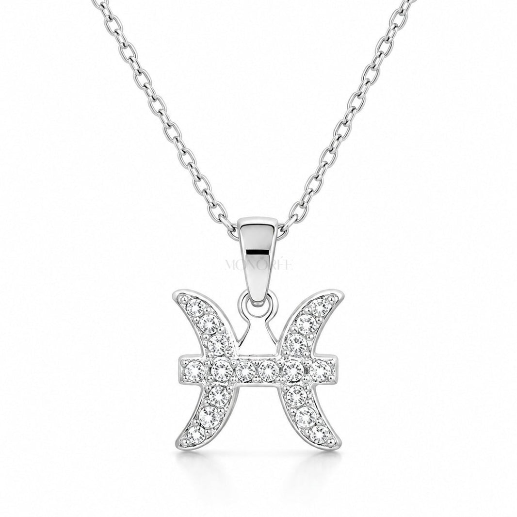 Srebrny wisiorek ze znakiem zodiaku Ryby z moissanitami i łańcuszkiem „Pisces” - MONOREE