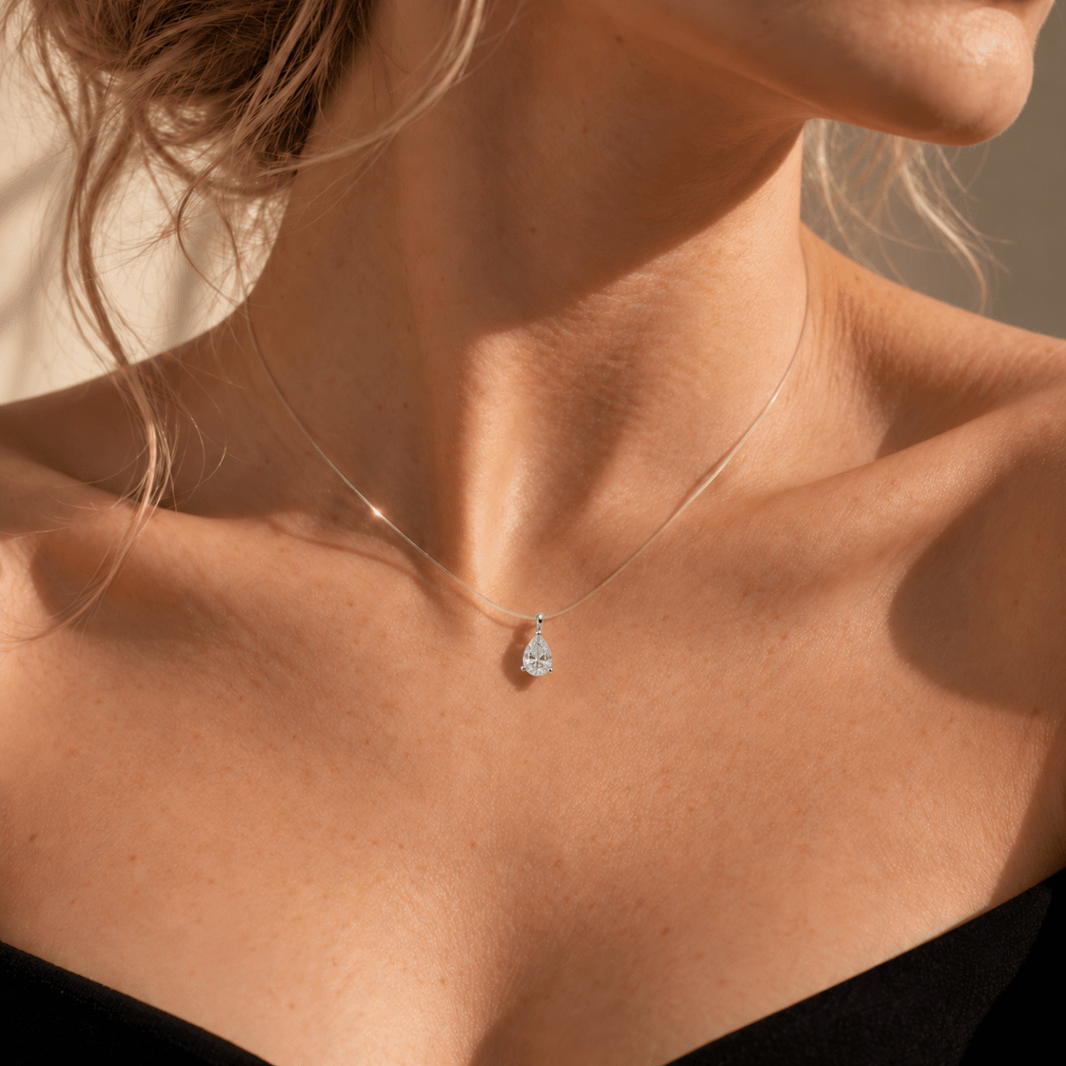 Przezroczysty naszyjnik z moissanitem „Floating Drop”, MONOREE